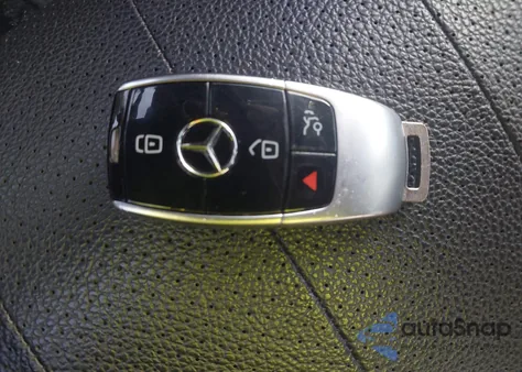 2019 Mercedes-Benz E 300 from USA, damaged, VIN WDDZF4JB7KA525833